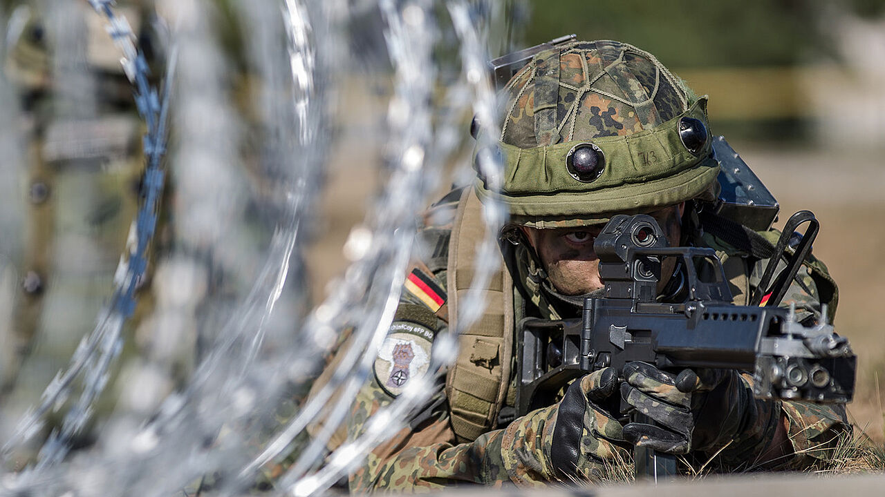 Deutsche und litauische Soldaten üben gemeinsam beim Manöver "Engineer Thunder" auf dem Truppenübungsplatz Paprade in Litauen Foto: Bundeswehr