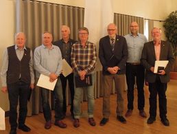 Auch in Wunstorf wurde gewählt und geehrt: Hermann Brünig, Achim Ballaschke, Gerd Hillerns, Georg Bodlien, Burghard Lindhorst, Michael Scholz und Peter Westphal. Foto: DBwV