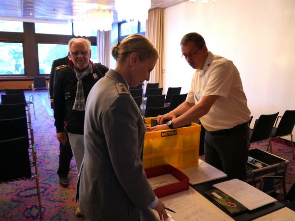Die Delegierten wurden von der Tagungsorganisation bezirksweise aufgenommen. Foto: DBwV