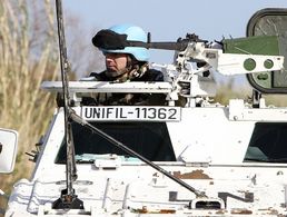 Eine UNIFIL-Patrouille an der israelisch-libanesischen Grenze. Seit vier Jahrzehnten sind Blauhelme in dieser unruhigen Region aktiv. Foto: dpa