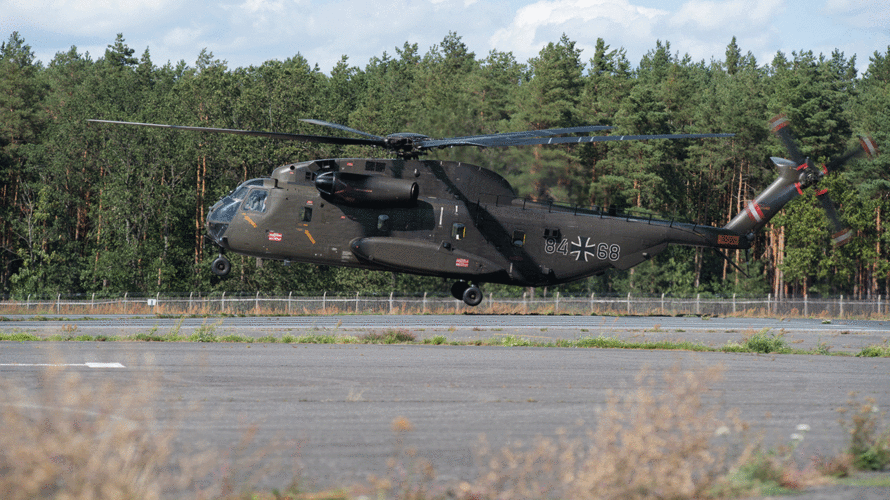 Der Transporthubschrauber CH-53 vom Hubschraubergeschwader 64 aus Holzdorf war Teil der Alarmübung auf dem Flugplatz Gatow. Foto: DBwV/Bombeke