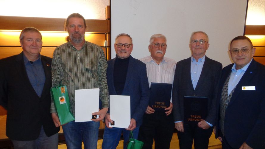 StFw a.D. Michael Hochmuth (von links), OStFw a.D. Jürgen Otto, StFw a.D. Fritz Lengler, Oberstlt a.D. Rolf Ultes, Obertslt a.D. Norbert Aue, OStFw a.D. Rudi Schmelzer. Foto: KERH Idar Oberstein  