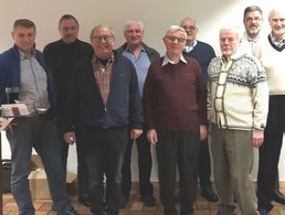 "Auf der Suche nach jungen Pensionäre" - sind die Vorstandsmitglieder der KERH Eifel: Helmut Giesen, Ernst Wendland (Vorsitzender LV-ERH), Wolfgang Kohnen, Reiner Hielscher, Peter Koblischek, Heinrich Röhrs, Paul Harre', Hans Jürgen Weiler. (v.r) Foto: KE