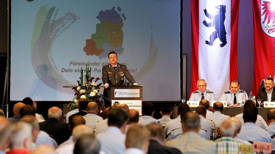 Oberstleutnant André Wüstner sprach in Blankenfelde-Mahlow vor mehr als 200 Delegierten des Landesverbands Ost. Foto: DBwV/Kruse
