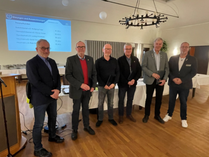 Der Vorsitzende Andreas Wulf, die für 50 Jahre ausgezeichneten Hauptmann a.D. Peter Westphal, Oberstleutnant a.D. Ludwig Knemeyer, Hauptmann a.D. Günter Markwirth und Oberstabsfeldwebel a.D. Werner Hesse sowie Stabsfeldwebel a.D. Hannes Dreier, ERH-Vorsitzender im Landesverband Nord. Foto: DBwV