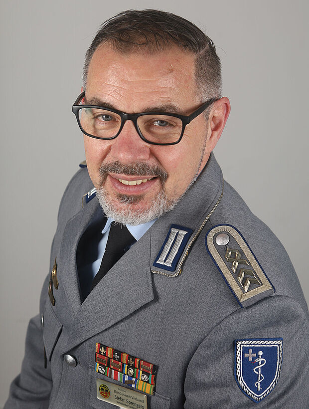 Der Vorsitzende Sanitätsdienst im DBwV, Oberstabsfeldwebel Stefan Sprengers, begrüßt die Entscheidung des BMVg. Foto: DBwV/Yann Bombeke