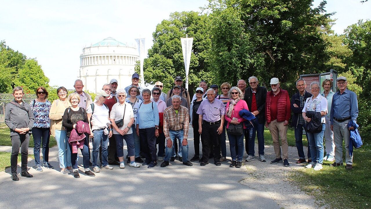 Die Mitglieder der Kameradschaft ERH München auf ihrem Tagesausflug entlang des Limes mit vielen Höhepunkten. Fotocollage: HR/IK