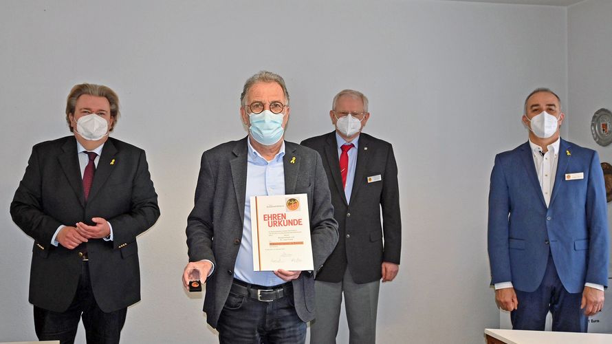 Der Landtagsabgeordnete Klaus Voussem (v.l.n.r.), Bürgermeister a.D. Dr. Uwe Friedl, Bezirksvorsitzender Hauptmann a.D. Volker Jung und der stellvertretende Bundesvorsitzende Oberstabsfeldwebel a.D. Jürgen Görlich. Foto: DBwV