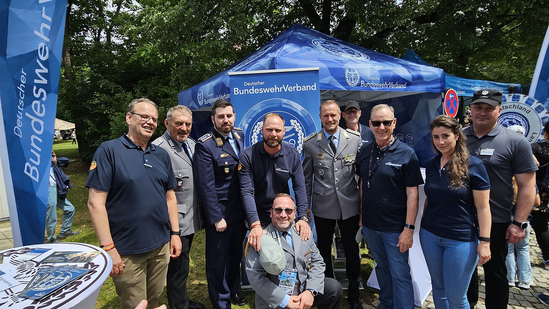 Das Team des DBwV am Stand des Verbandes auf dem Campus der Universität der Bundeswehr in München. Foto: DBwV/LV Süddeutschland