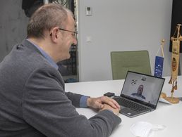 Der DBwV-Schatzmeister und EUROMIL-Vizepräsident Hauptmann a.D. Jörg Greiffendorf sprach mit Stabsfeldwebel Frank Egler über das weite Themenfeld der Sicherheit am Arbeitsplatz. Foto: DBwV/Yann Bombeke