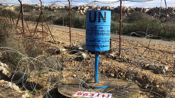 Die „Blue Line“ trennt Israel und den Libanon. Man erkennt sie an den blauen UN-Tonnen. Foto: Bundeswehr/PAO UNIFIL