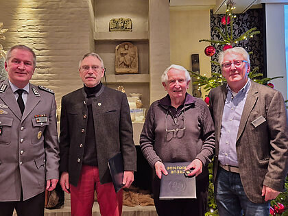 Mitgliederehrungen gab es beim Antrittsbesuch des stellvertretenden Landesvorsitzenden West, Hauptmann a.D. André Häusler (von links), bei der KERH Trier und Umgebung. Hauptmann a.D. André Häusler, die Jubilare Oberstleutnant a.D. Heinz Schlöder und Hauptmann a.D. Erhard Fiergolla, Oberstabsfeldwebel a.D. Hans Frommer. Foto: KERH Trier