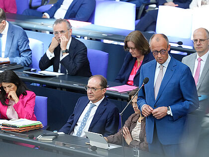Bei der Regierungsbefragung Im Bundestag äußerte sich Bundeskanzler Friedrich Merz zu den geplanten Renten-Reformen, aber auch zu den aktuellen sicherheitspolitischen Herausforderungen. Foto: picture alliance/Flashpic/Jens Krick