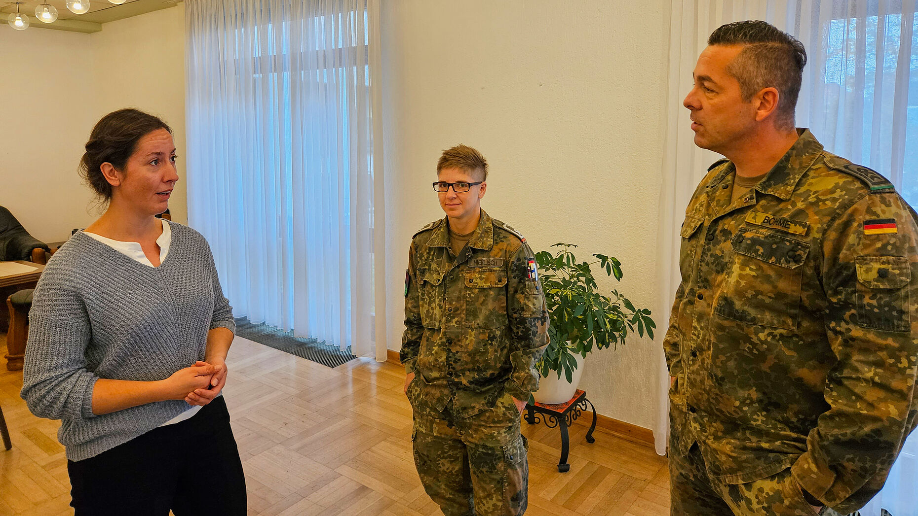 Theresa Popp von der Continentale war bei der Tagung Ansprechpartnerin zu Fragen der Krankenversicherung von SaZ. Foto: Steffen Naumann