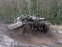 Auf dem Truppenübungsplatz Bergen kam es zu dem tödlichen Unfall, an dem ein Kampfpanzer Leopard 2 beteiligt gewesen sein soll. Archivfoto: Bundeswehr/Carsten Vennemann