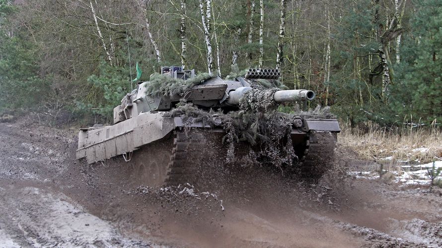 Auf dem Truppenübungsplatz Bergen kam es zu dem tödlichen Unfall, an dem ein Kampfpanzer Leopard 2 beteiligt gewesen sein soll. Archivfoto: Bundeswehr/Carsten Vennemann