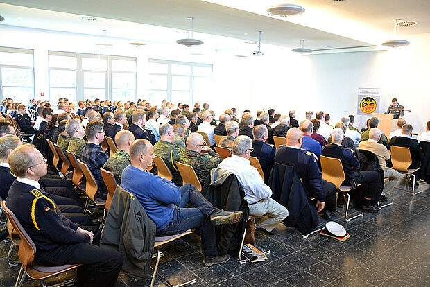 Rund 200 Mitgliedern aus allen Truppenkameradschaften des Standortes diskutierten mit. Foto: DBwV