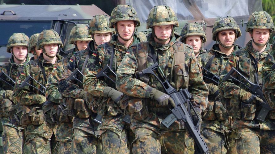 Mehr als 1000 zusätzliche Stellen für die Bundeswehr: Ein Projekt, das der DBwV 2018 ins Ziel gebracht hat. Foto: DBwV/Bombeke