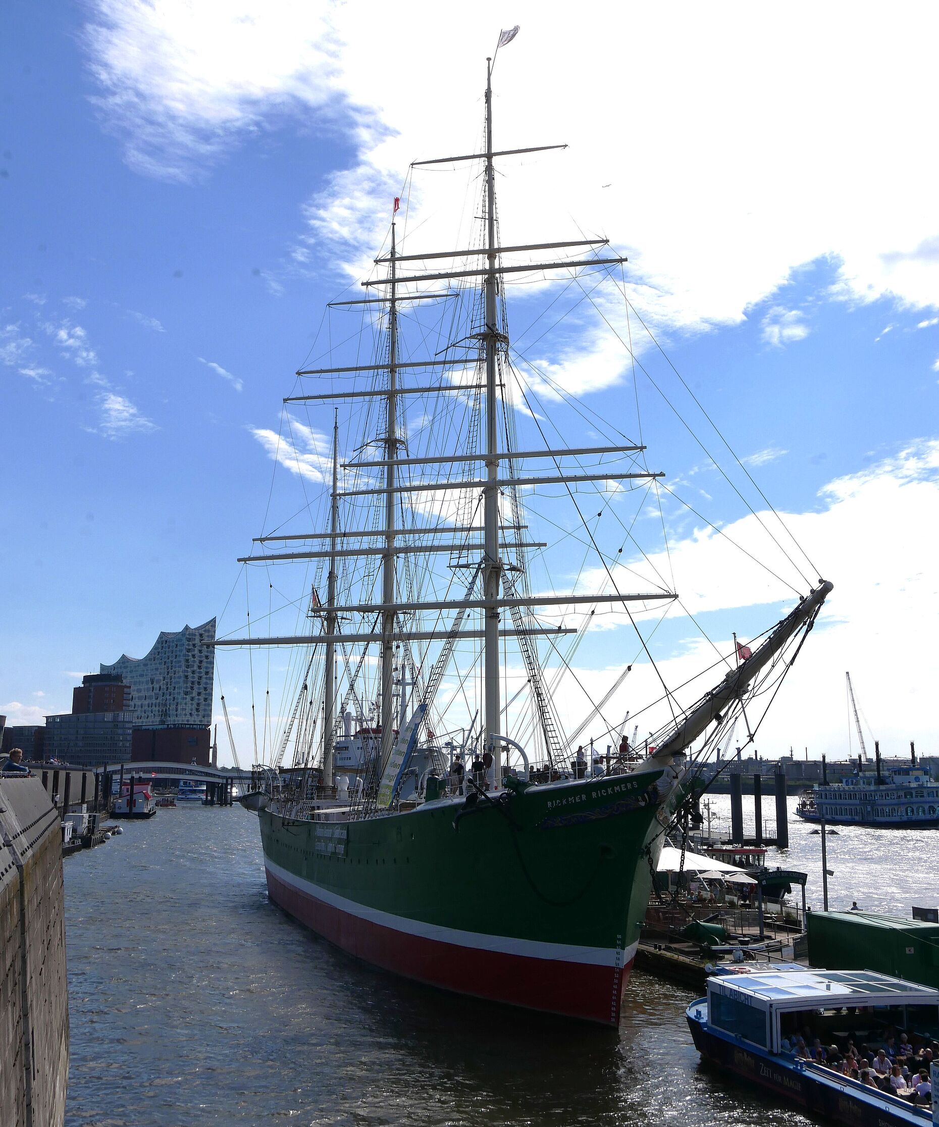 Die Rickmer Rickmers ist das schwimmende Wahrzeichen Hamburgs. Foto: DBwV 