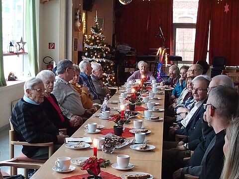 Mehr als 20 Mitglieder und deren Angehörige waren der Einladung zur Weihnachtsfeier der sKERH Cottbus gefolgt. Foto: Dietmar Barth