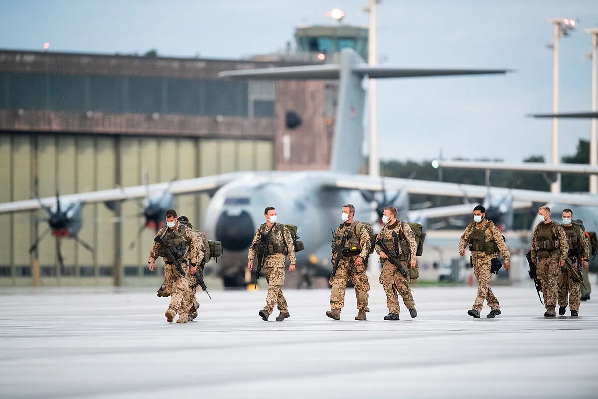 Ankunft am 27. August 2021 in Wunstorf: Nach einer riskanten Evakuierungsoperation sind die deutschen Soldatinnen und Soldaten zurückgekehrt. Foto: picture alliance/dpa/Daniel Reinhardt