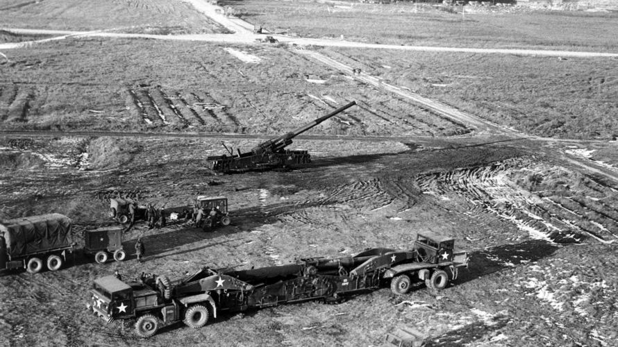 Im Rahmen eines Manövers führte die amerikanische Armee auf dem Truppenübungsplatz Grafenwöhr in Bayern die Simulation eines Atomschlags durch. Foto: picture alliance / Klaus-Dieter Heirler