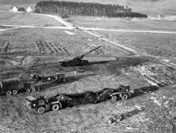 Im Rahmen eines Manövers führte die amerikanische Armee auf dem Truppenübungsplatz Grafenwöhr in Bayern die Simulation eines Atomschlags durch. Foto: picture alliance / Klaus-Dieter Heirler