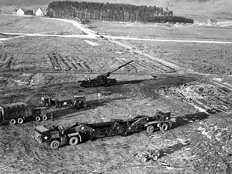 Im Rahmen eines Manövers führte die amerikanische Armee auf dem Truppenübungsplatz Grafenwöhr in Bayern die Simulation eines Atomschlags durch. Foto: picture alliance / Klaus-Dieter Heirler