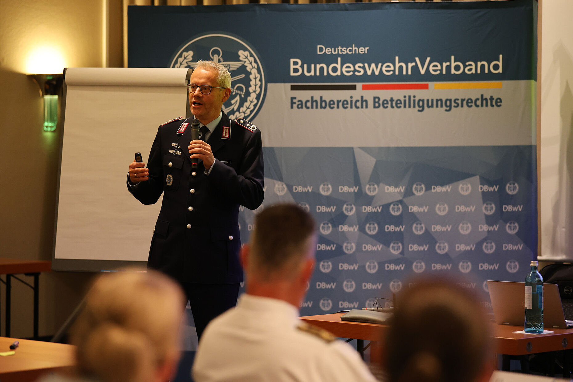 Oberstleutnant i.G. Detlef Brandenstein informierte über aktuelle Gesetzgebungsverfahren. Foto: DBwV/Eva Krämer