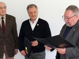 In Mainz wurden für 50 Jahre DBwV-Mitgliedschaft Dirk Reichelt (li) und für 60 Jahre Jürgen Steffen (re) geehrt. Foto: Andreas Nüsken