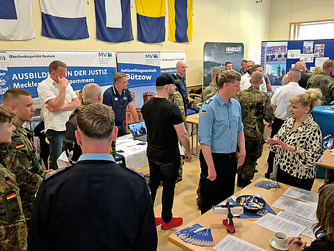 Diverse Aussteller präsentierten ihre Angebote bei der Job- und Bildungsmesse in Rostock. Foto: DBwV