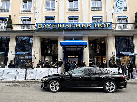 Rund 60 Staats- und Regierungschefs werden zur Münchner Sicherheitskonferenz, die am 13. Februar im Hotel Bayerischer Hof startet, erwartet. Foto: picture alliance/Anadolu/Beyza Binnur Donmez