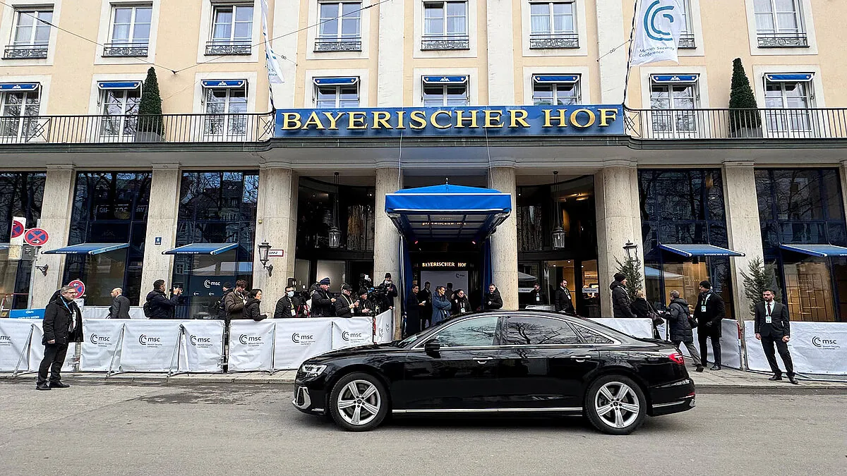 Rund 60 Staats- und Regierungschefs werden zur Münchner Sicherheitskonferenz, die am 13. Februar im Hotel Bayerischer Hof startet, erwartet. Foto: picture alliance/Anadolu/Beyza Binnur Donmez