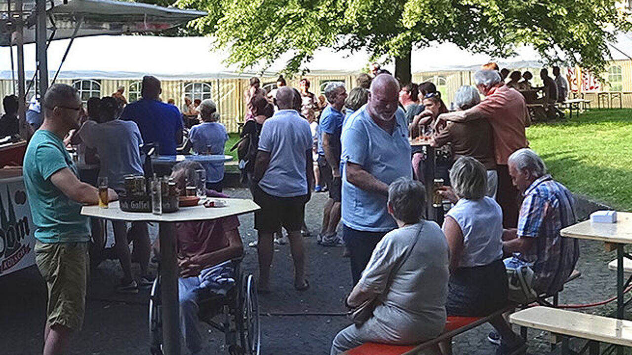Auch in diesem Jahr war das Straßenfest der Kölner Arbeitsgruppe ein voller Erfolg. Foto: Hauke Michelsen