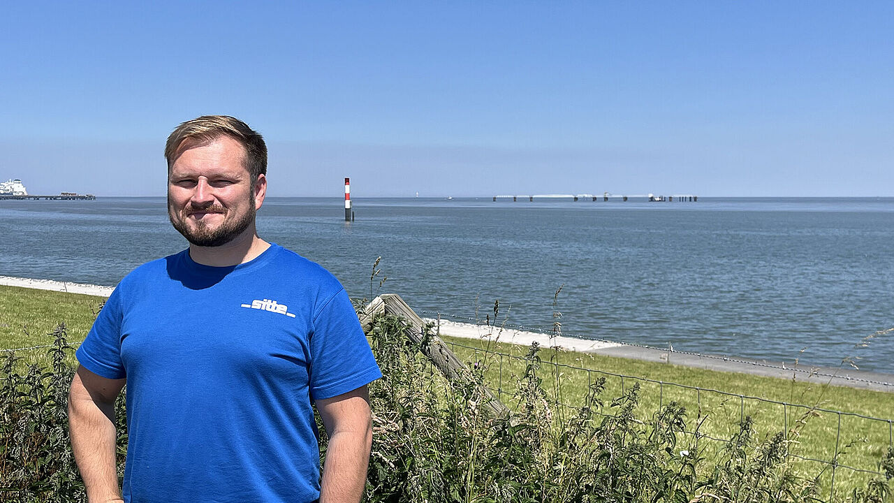 Teamleiter Martin L. vor seinem Projekt LNG-Terminal in Wilhelmshaven. Foto: BFD Wilhelmshaven