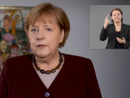 In ihrem letzten Video-Podcast vor Weihnachten dankt Bundeskanzlerin Angela Merkel den deutschen Einsatzkräften im Ausland für ihr Engagement. Foto: bundeskanzlerin.de