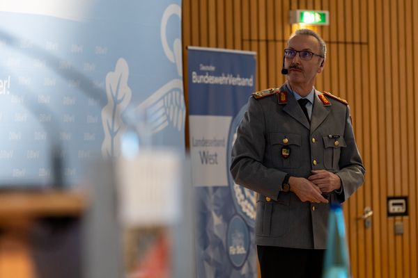 Mit Vollgas zu wesentlichen Verbesserungen: Das Artikelgesetz sei einer der größten Schritte, die wir zurzeit machen, so Generalmajor Robert Sieger. Foto: DBwV/Sarina Flachsmeier