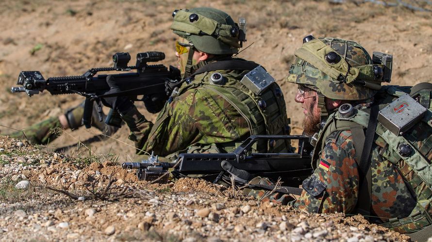 Deutsche und litauische Soldaten bei einer gemeinsamen Übung: Das Bundeswehr-Kontigent im Baltikum wird jetzt verstärkt. Foto: Bundeswehr/Jane Schmidt