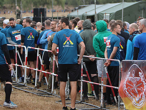ehr als 900 Läuferinnen und Läufer waren beim Crosslauf des Sanitätsregiment 1 Führungsbereich Berlin am Start. Foto: Melanie Schreiber