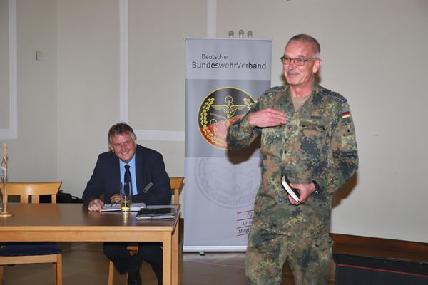 KERH-Vorsitzender Oberstabsfeldwebel Stefan Weyer zeigte sich erfreut über das offensichtlich große Interesse am Thema der Info-Veranstaltung. Text: Stefan Weyer