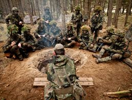 Allgemeine Grundausbildung: Szene aus der Grundausbildung der Grundausbildungseinheit des Gebirgspionierbataillons 8 aus Ingolstadt. Foto: Bundeswehr/Stollberg