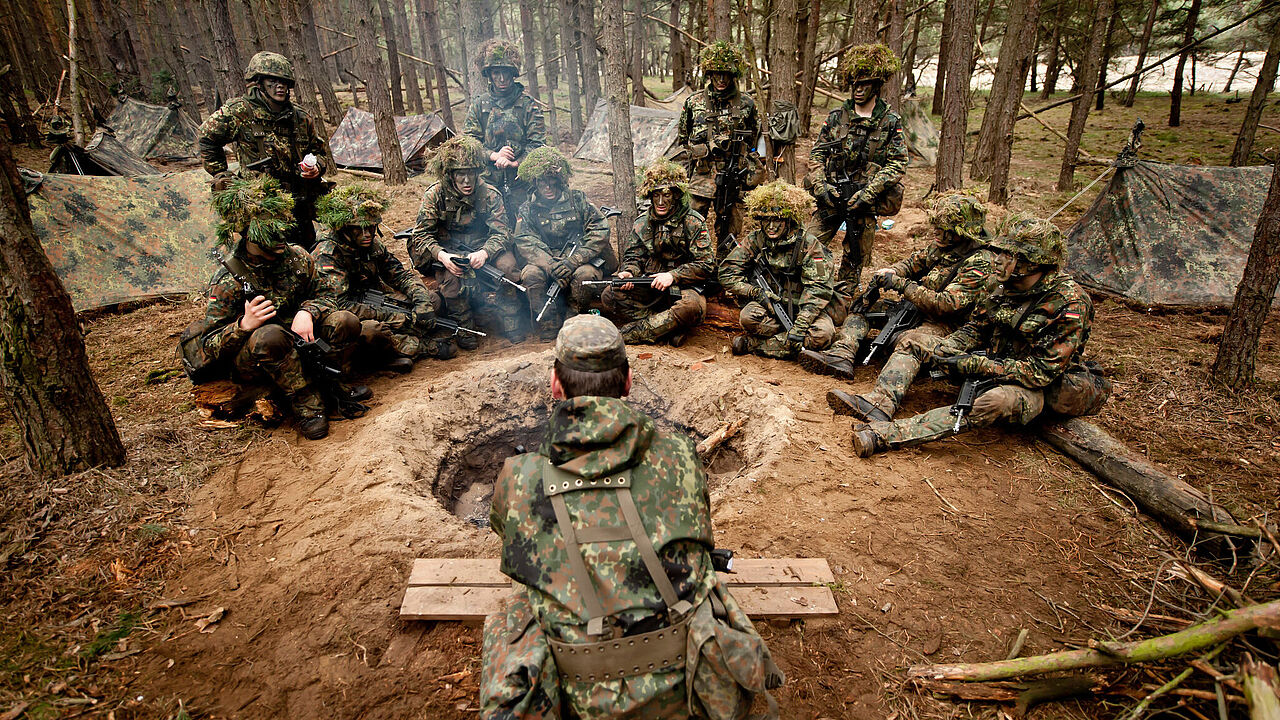 Allgemeine Grundausbildung: Szene aus der Grundausbildung der Grundausbildungseinheit des Gebirgspionierbataillons 8 aus Ingolstadt. Foto: Bundeswehr/Stollberg