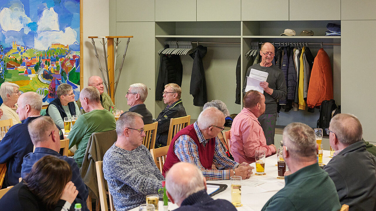 Bei der Wahlversammlung der KERH Ellwangen blickte Vorsitzender Stabsfeldwebel a.D. Bernd Uiffinger auf zwei Jahre engagierter Kameradschaftsarbeit mit zahlreichen Aktivitäten bei ausgeglichenem Kassenstand. Foto: Ingo Kaminsky