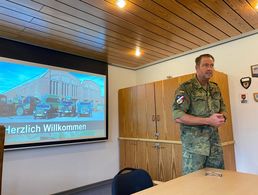 Ausführlich informierte Oberstleutnant Hagen Strunk die Gästegruppe des DBwV.Foto: Hauptmann a.D. Torsten Küppers