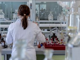 Baumgärtner: "Ziel muss daher der Aufbau einer robusten Fähigkeit zur Herstellung von Arzneimitteln durch eigene Herstellungsstätten sein". Foto: Pixabay