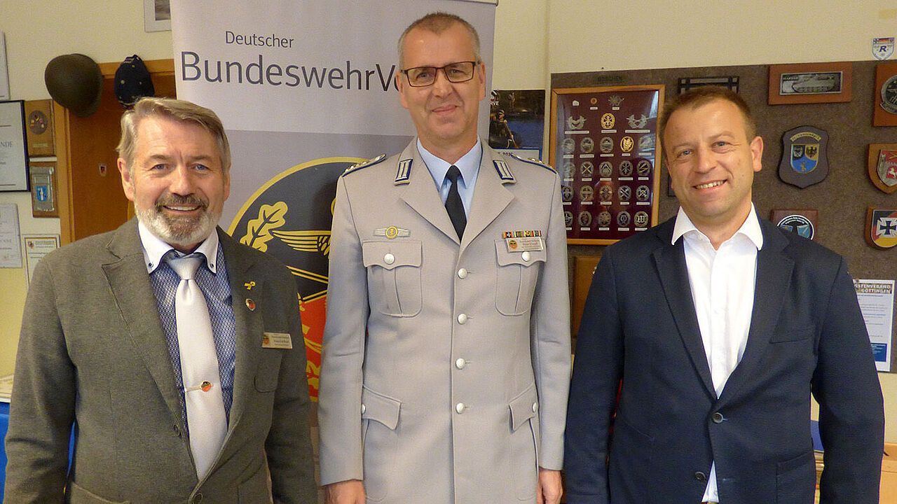 Friedrich Brod (v. l.) mit Peter Strauß und Jens Augat (v.l.) Foto: Beier