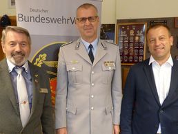 Friedrich Brod (v. l.) mit Peter Strauß und Jens Augat (v.l.) Foto: Beier