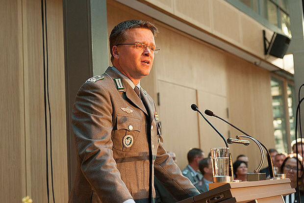 DBwV-Chef André Wüstner bei seiner Festrede. Foto: Deutscher Bundestag/Anke Jacob