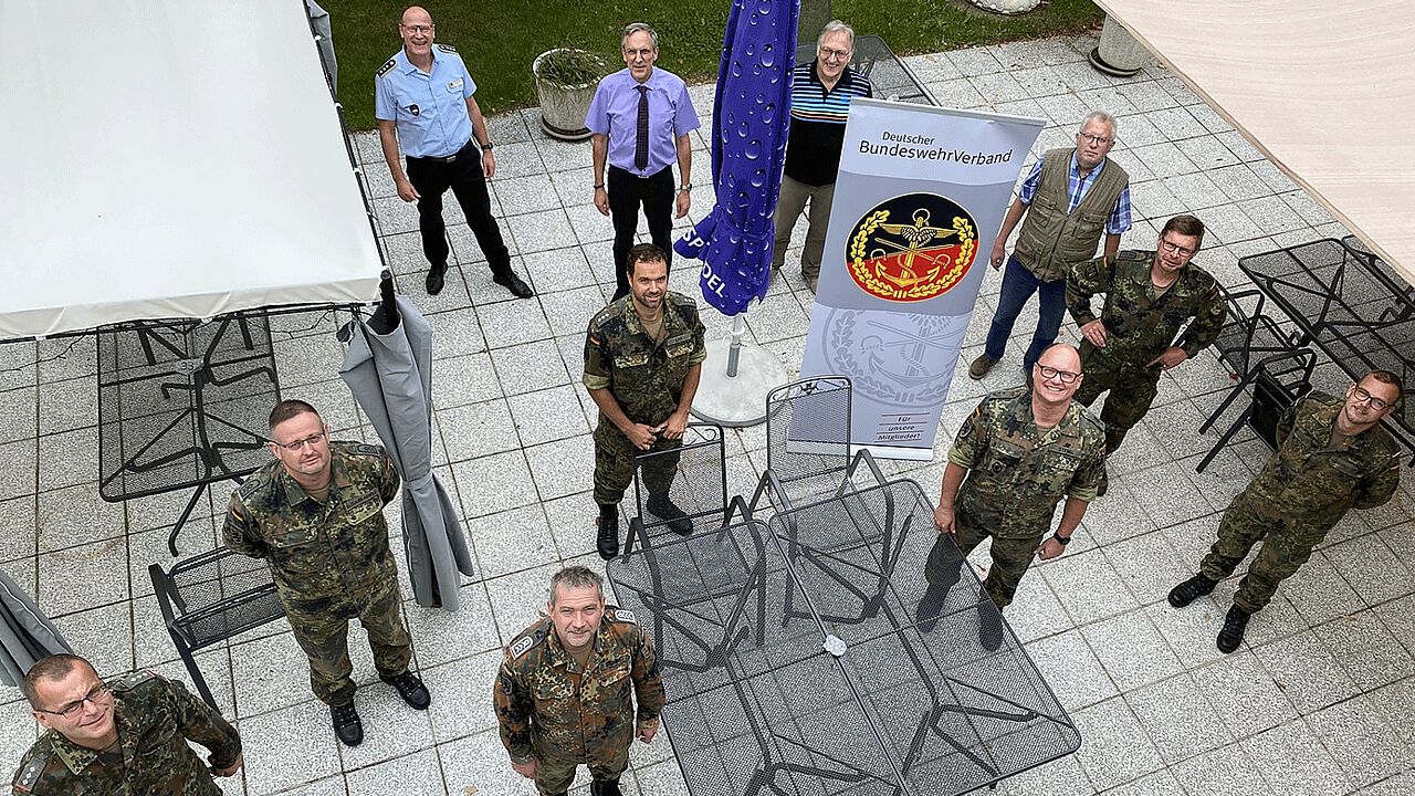 Der Vorstand der StoKa mit dem neuen Vorsitzenden Hauptmann Bernd Link (M.) sowie mit dem Bezirksvorsitzendem Hauptmann Oliver Hartmann und dem Landesvorsitzendem Gerhard Stärk. Bild: Thomas Heinrich