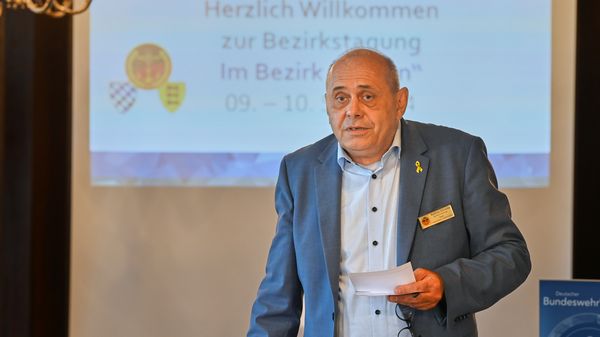 Bezirksvorsitzender Stabsfeldwebel a.D. Matthias Schneider zog eine positive Bilanz zur Entwicklung der Kameradschaftsarbeit in seinem Bezirk. Foto: Ingo Kaminsky